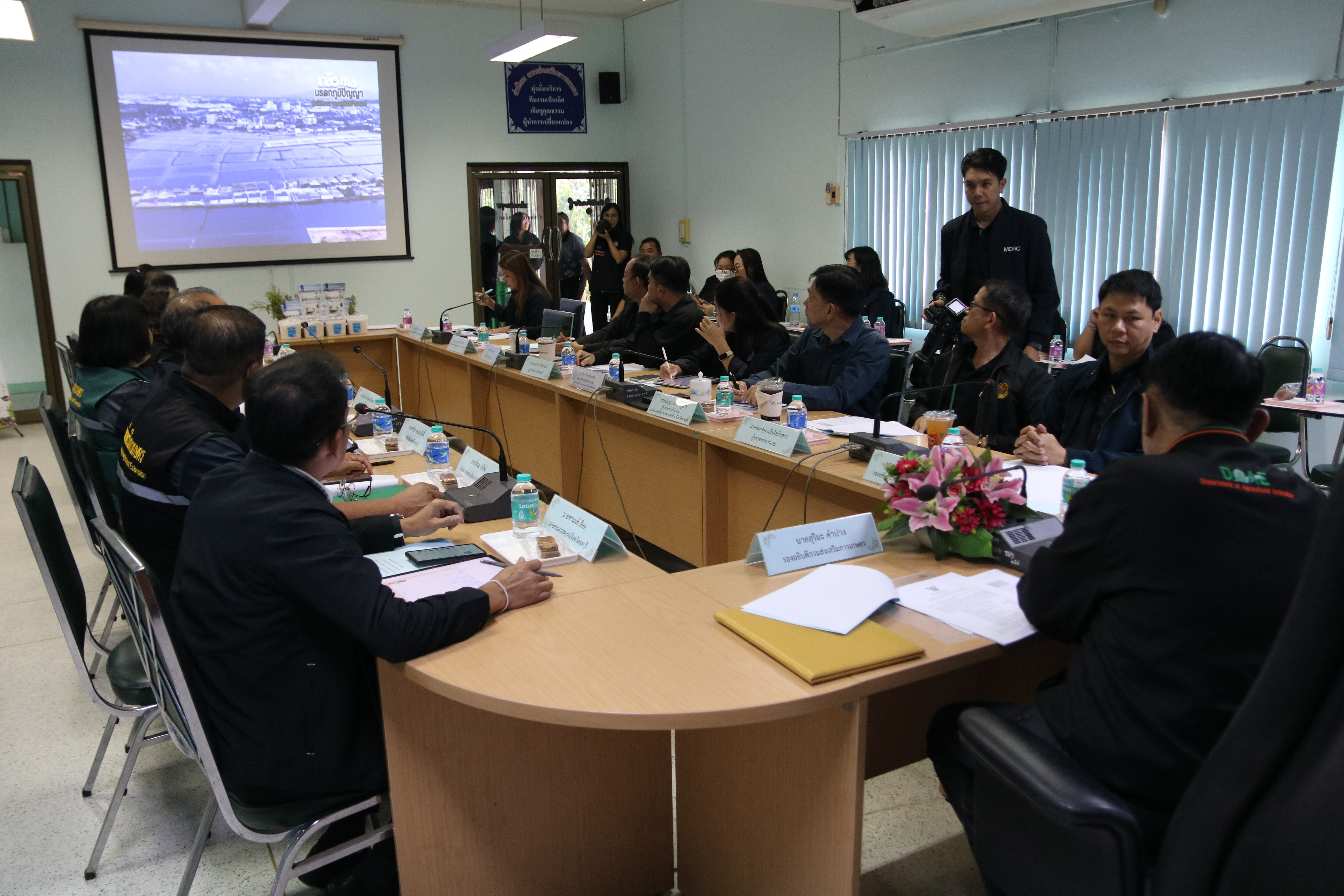 title - ส.ป.ก. ร่วมติดตามรองปลัดกระทรวงเกษตรและสหกรณ์ ลงพื้นที่ตรวจเยี่ยมชุมชน เพื่อรับฟังข้อคิดเห็นเกษตรกรผู้ผลิตเกลือทะเล พื้นที่จังหวัดชลบุรี